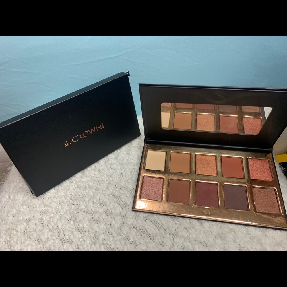 Crown Pro eyeshadow palette
